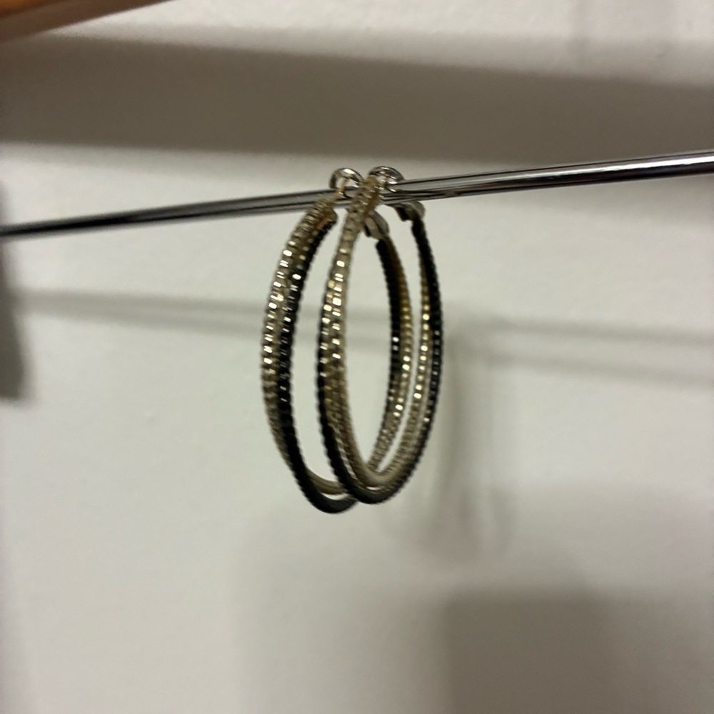 5th avenue silver and Black Hoop Earrings with gold post. Comfortable & classic
